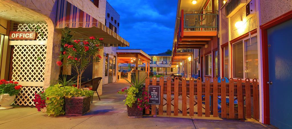 Bowmont Motel ペンティクトン エクステリア 写真